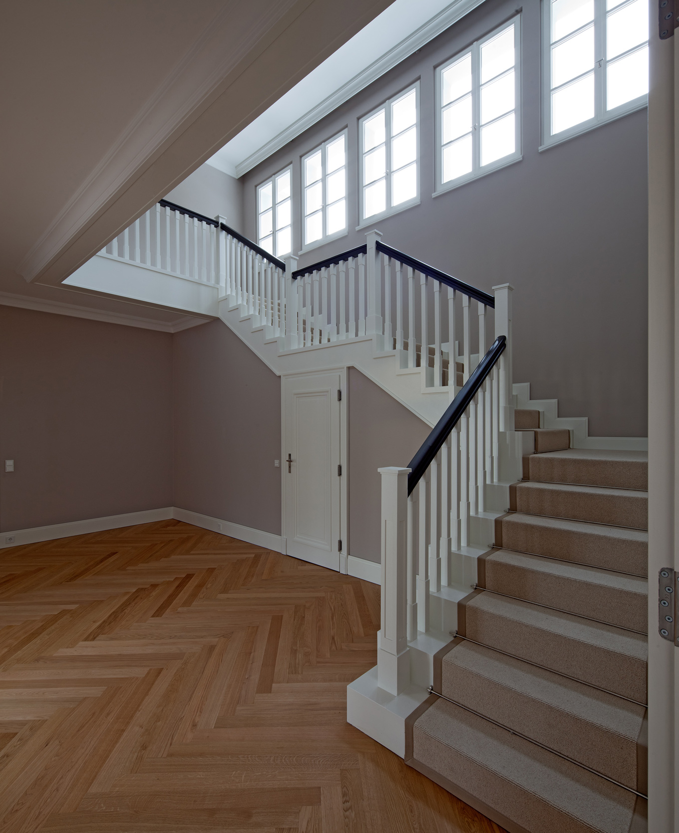 Die Belichtung der Treppenhalle – Neubau einer klassizistischen Villa