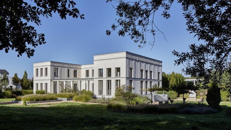 KLASSIK UND TRADITION - Neubau einer klassizistischen Villa